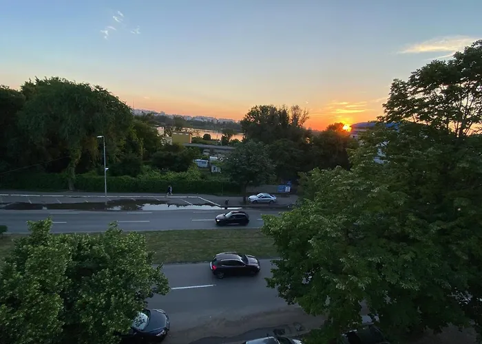 Adia 3 アパート *